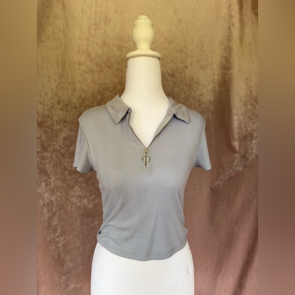 Pink Rose Ribbed Zip Collar Baby Tee in Light Blue Size S